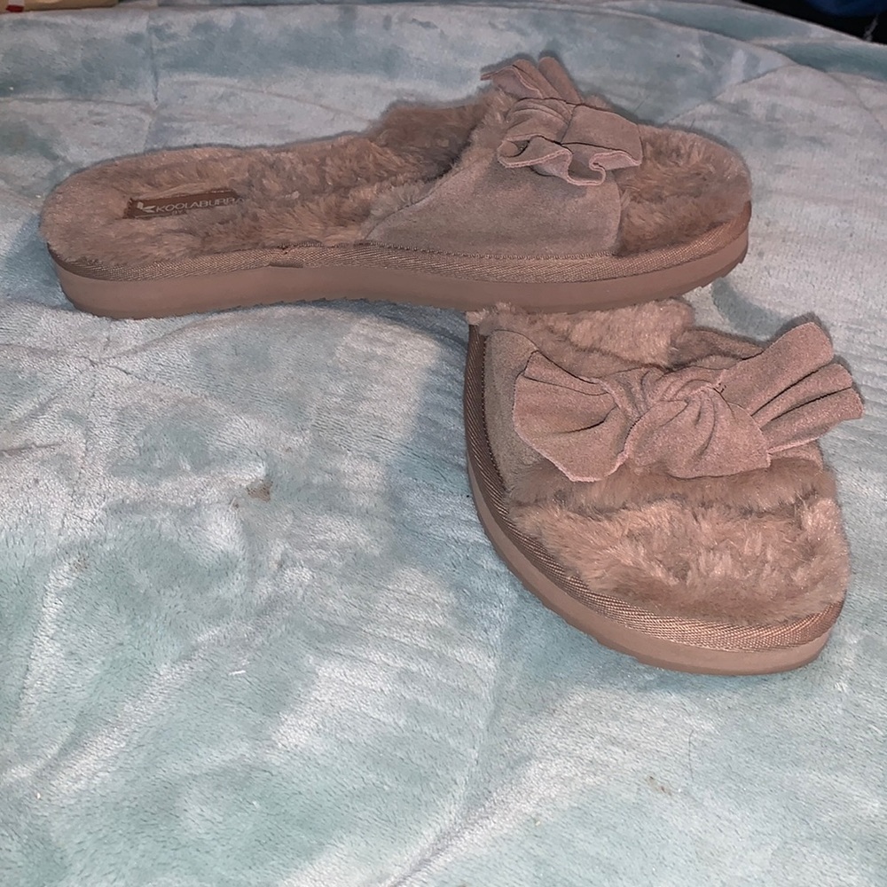 Koolaburra by ugg fuzzy sandals